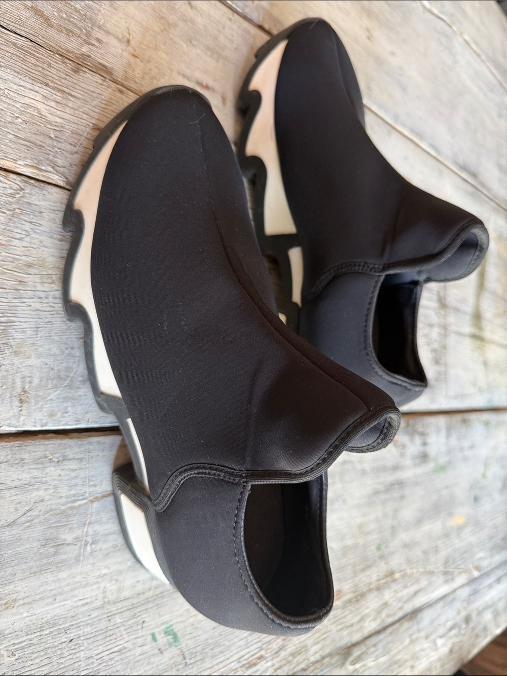 iRi NYC Wes low top, neoprene wavy sneaker, platform shoes. Very good condition.